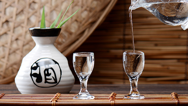 為什么中國(guó)白酒用蒸餾酒設(shè)備一次蒸餾就能獲得很高度數(shù)的原酒？