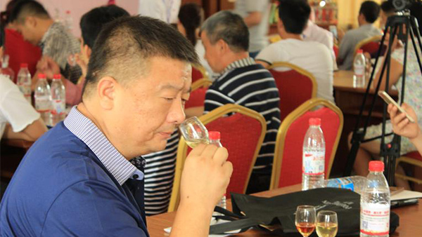 電加熱釀酒設(shè)備：如何通過聞香來鑒別七種陳香老酒？