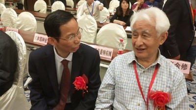 季老說喝不起茅臺(tái)喝農(nóng)村烤酒設(shè)備釀的五糧酒，這是...