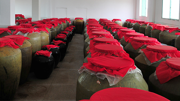 【白酒蒸餾設(shè)備】白酒陳釀對環(huán)境、儲酒容器有什么要求？