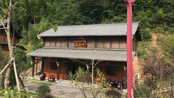 當(dāng)釀酒設(shè)備白酒酒坊注入畬族文化后，新月畬酒坊火了！