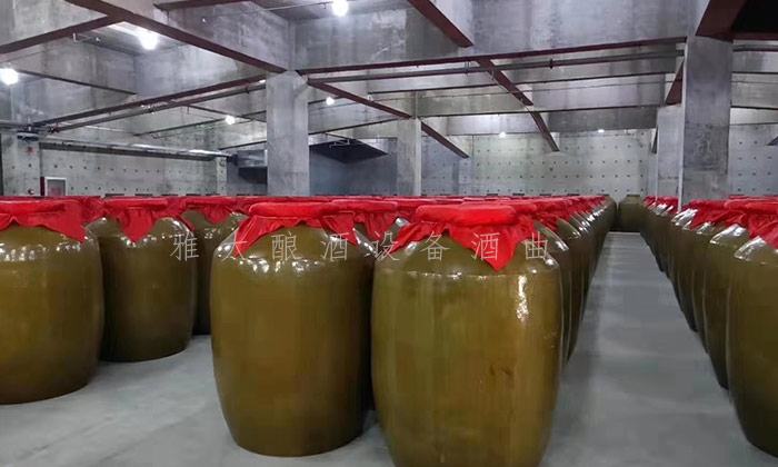10.6“現(xiàn)燒現(xiàn)賣”的原漿酒，儲(chǔ)存一年半載口感更佳