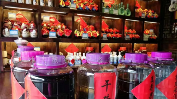 下礦挖煤的張哥用純糧釀酒設(shè)備開(kāi)酒坊，走上釀酒創(chuàng)業(yè)之路