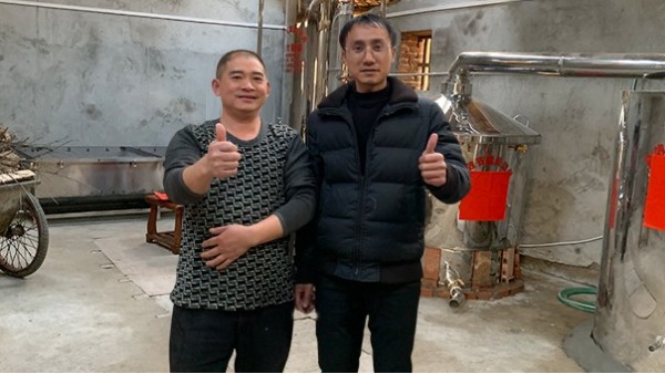 亮了！亮了！500斤白酒釀酒設(shè)備同時蒸糧蒸酒只用了4小時！