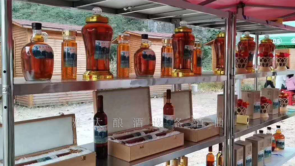 農(nóng)村到處可見(jiàn)的野果，用烤酒設(shè)備釀成酒有補(bǔ)腎固精的功效！
