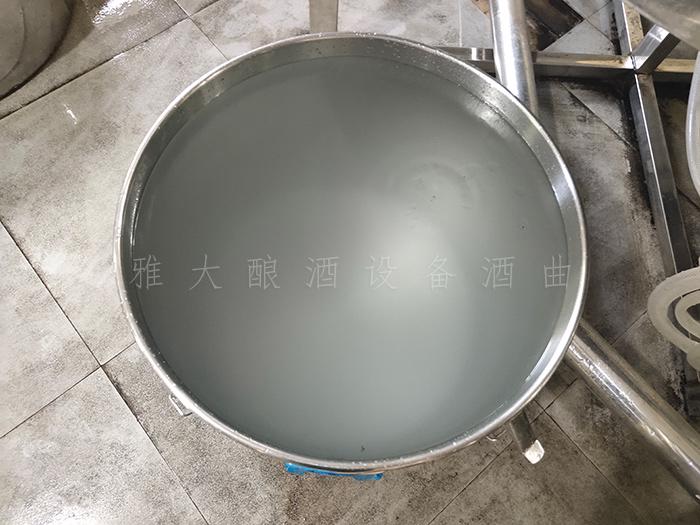 渾濁的低度酒，可復蒸來提高酒度