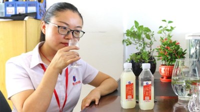 高粱釀酒設(shè)備：醉好的生活莫過于兜里有錢，心里有光，杯中有酒