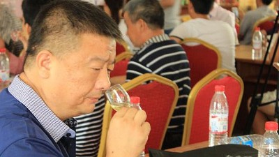 雅大釀酒設備釀酒師帶您認識白酒香氣，提高白酒嗅商。