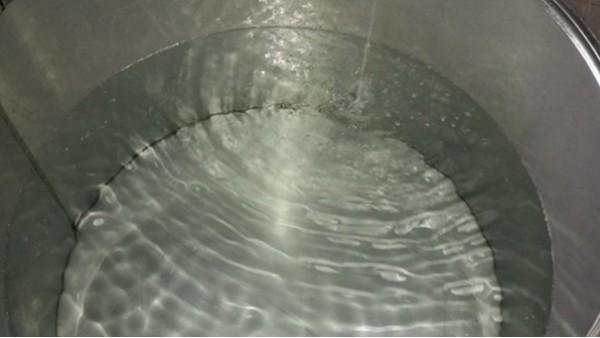 過年聚餐，我們到底該喝高度酒，還是低度酒？