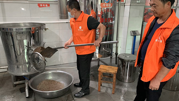 9大管家式服務(wù)是我們的底氣，雅大白酒釀造設(shè)備精釀好酒