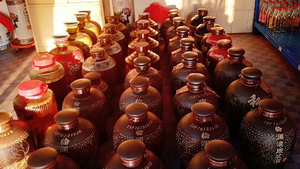 小型酒廠釀酒設(shè)備：想知道臨瀾灣純糧酒大賣全國的奧秘，請點這里