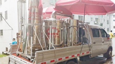 推著小型烤酒設(shè)備上門(mén)加工釀酒，顧客在意的到底是什么？