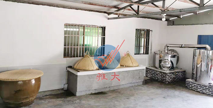 改造后的蒸酒車間設計合理，擺放整齊