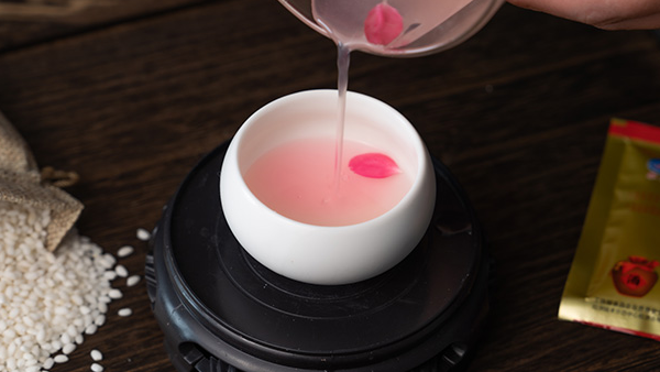 釀一壇美味桃花糯米酒，封存春天的味道