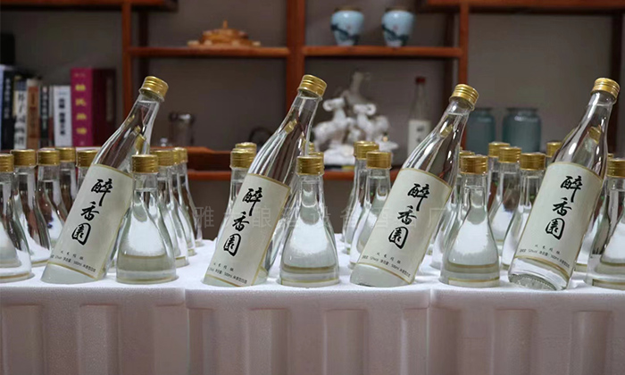 用純糧釀酒設(shè)備開酒坊，要有自己的商標(biāo)