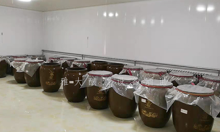 10.4張總的標(biāo)準(zhǔn)化發(fā)酵車間，全部用廣口陶缸發(fā)酵