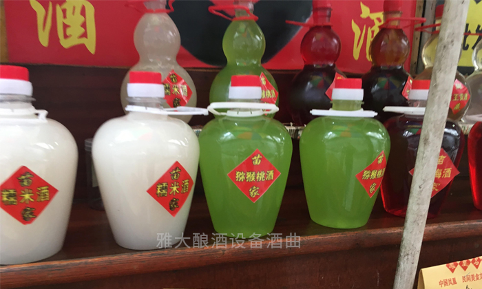2-「蒸酒設(shè)備」這酒在市面上很少見(jiàn)，據(jù)說(shuō)是用獼猴桃做的
