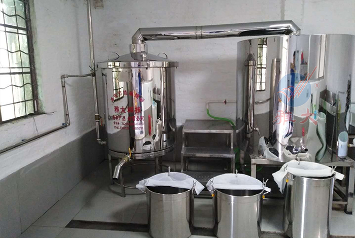 12-1712.7 70后企業(yè)家引進(jìn)不銹鋼釀酒設(shè)備釀酒，助推鄉(xiāng)村振興！