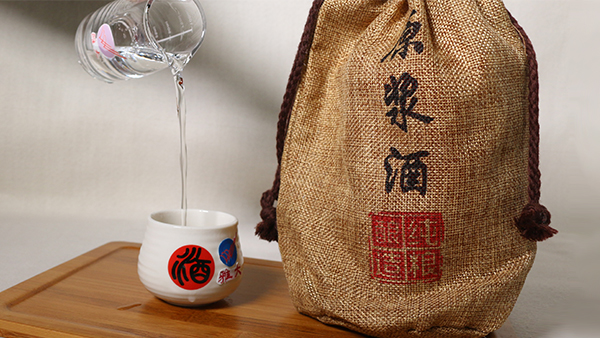 用小型釀酒設(shè)備釀造的白酒，為什么能品出花果香？