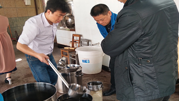 用雅大釀酒設(shè)備做酒不會(huì)賣酒，看虎哥如何利玩轉(zhuǎn)聚會(huì)營銷