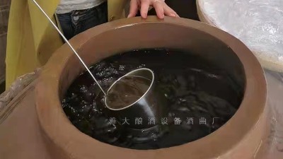 什么是固態(tài)法白酒？很多用蒸餾釀酒設備做酒的老師傅都不知情