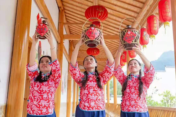 從廚師到釀酒師，用蒸餾釀酒設(shè)備釀出美酒，釀出紅火日子
