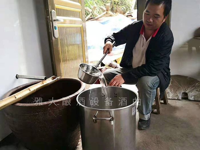 從廚師到釀酒師，用蒸餾釀酒設(shè)備釀出美酒，釀出紅火日子