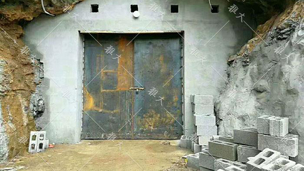 引進(jìn)大型釀酒設(shè)備，酒旅融合，依托溶洞優(yōu)勢資源打造特色洞藏酒
