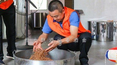 11月，雅大迎來了釀酒實操教學小高峰，學員們擼起袖子加油干