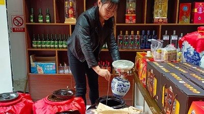 用熟料釀酒設(shè)備開家酒坊現(xiàn)蒸現(xiàn)賣，怎樣選址你清楚嗎