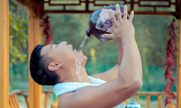10.13用小型蒸餾釀酒設(shè)備做酒，如何提升酒量你學(xué)會了嗎